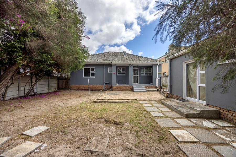 3 Bedroom Property for Sale in Oakdale Western Cape